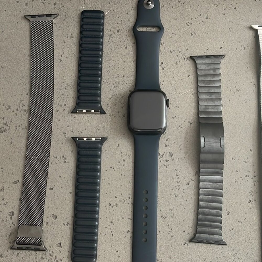 Apple Watch 7 41mm Space Black Titanium Cellular and multiple straps